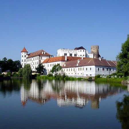 Penzion Kapitan Jindřichŭv Hradec Esterno foto