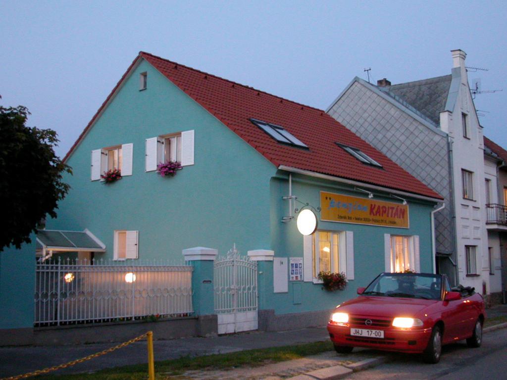 Penzion Kapitan Jindřichŭv Hradec Esterno foto